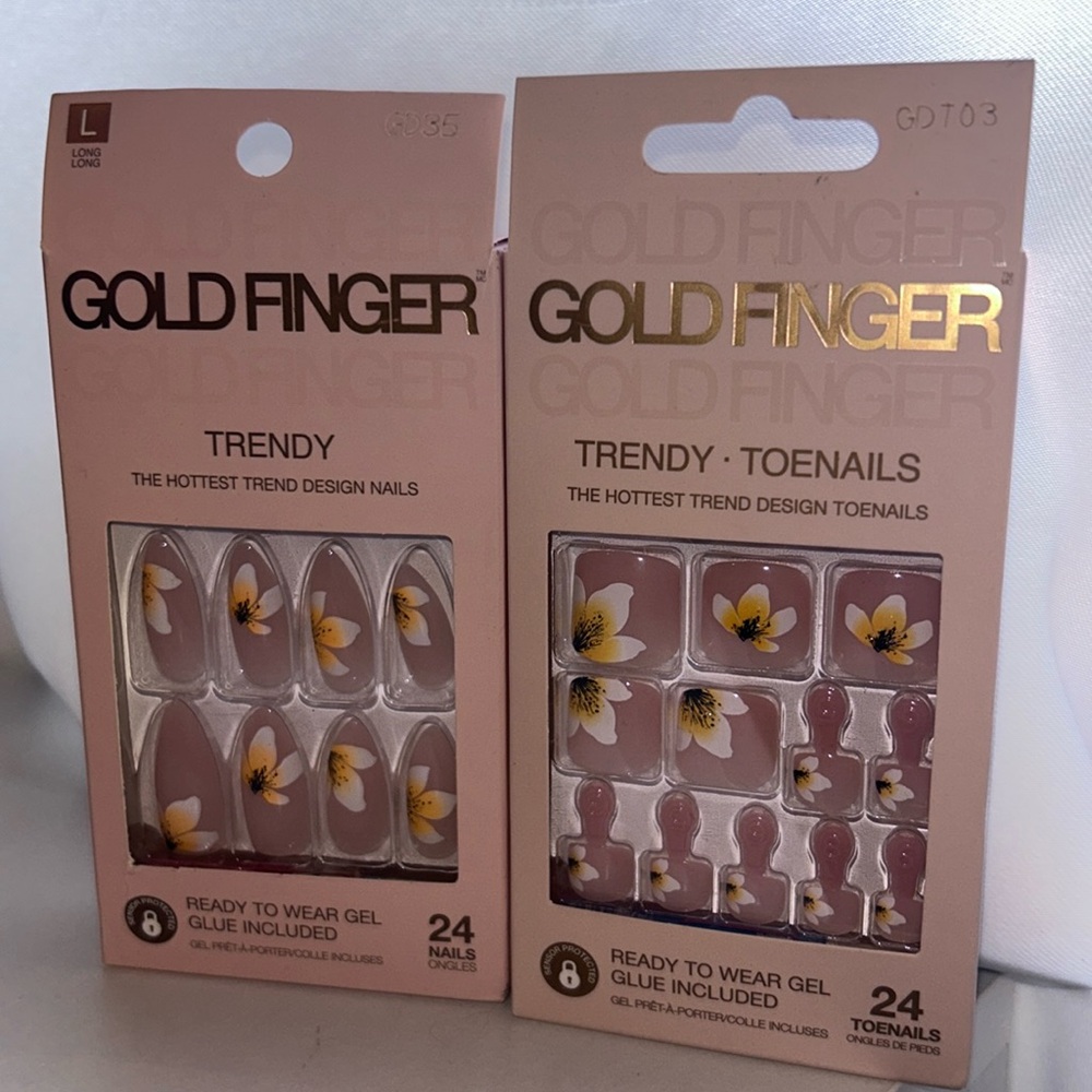 GOLDFINGER BY IVY BEAUTY Press On Floral Mani and Pedi Set
